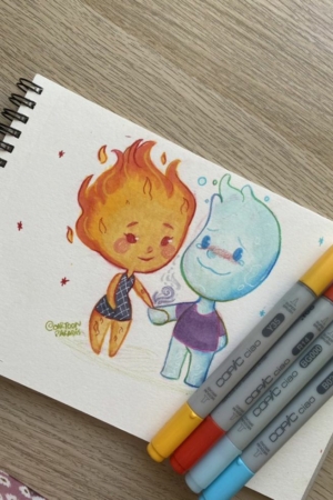 Ilustração colorida de um personagem de fogo e um personagem de água de mãos dadas, desenhado em um bloco de desenho com marcadores Copic. É um exemplo perfeito de desenhos vibrantes que você pode desenhar usando essas ferramentas de arte.