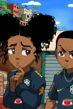 Dois personagens animados vestindo camisas da seleção brasileira de futebol, desenhadas com o estilo Cria da Nike, estão em frente a um cenário urbano colorido.