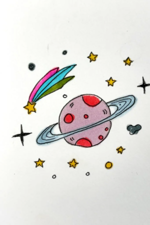 Ilustração de um planeta rosa com anéis cercados por estrelas, alguns pequenos objetos celestes e um cometa colorido no espaço. Para Desenhar