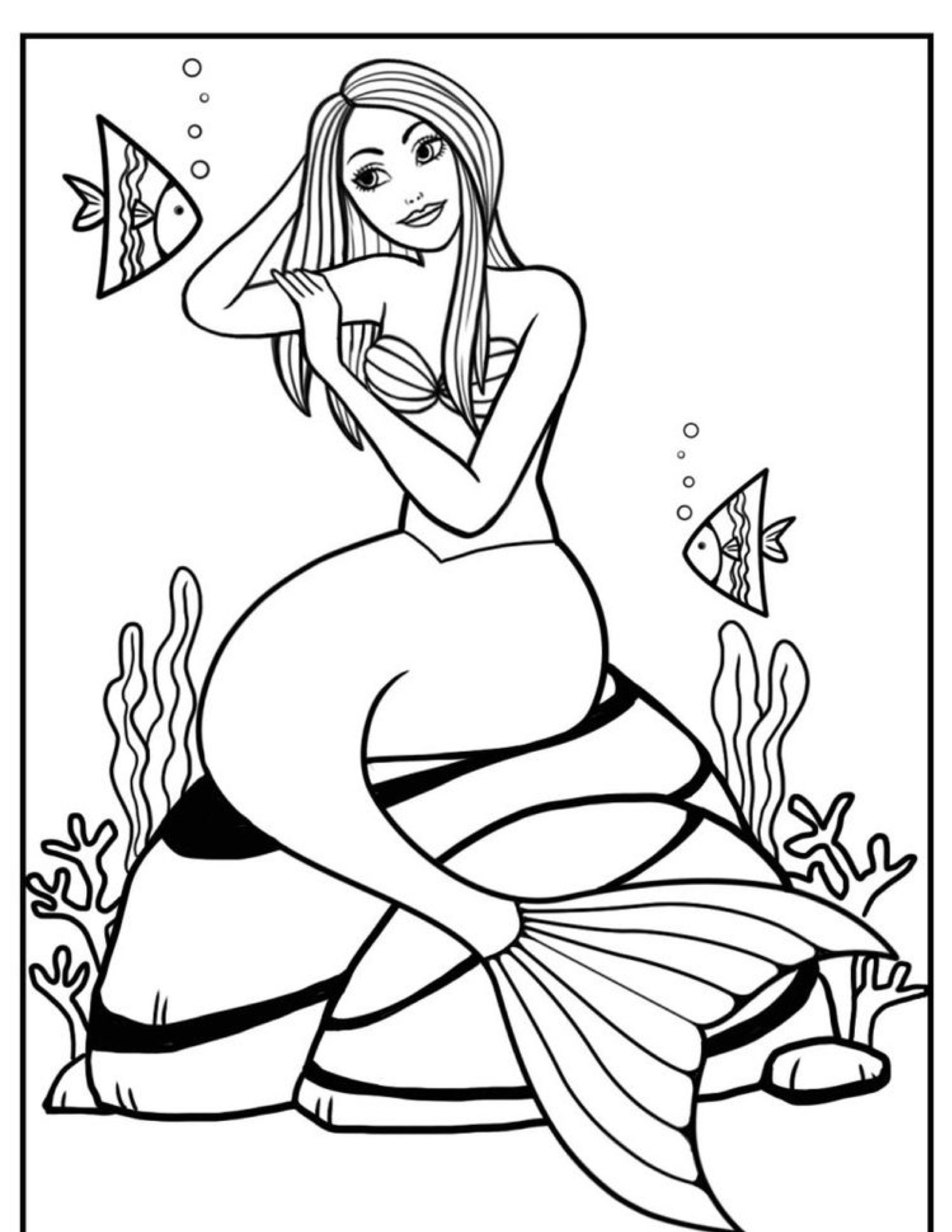 Uma sereia sentada em uma rocha subaquática com dois peixes e algas ao seu redor, retratada em um livro de colorir estilo desenho.