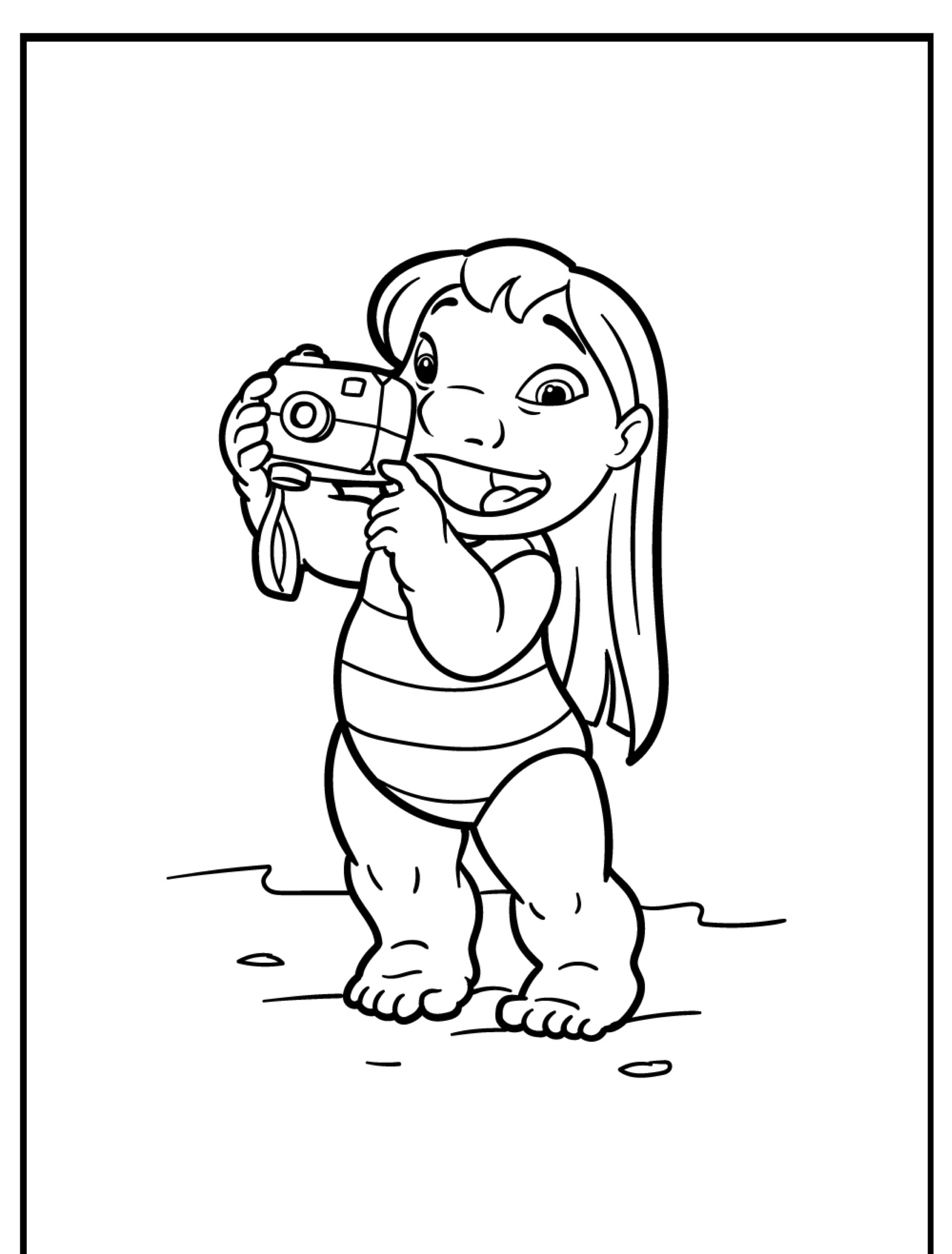 Uma criança de desenho animado, de maiô, segurando uma câmera, está na praia ao lado de Stitch, pronta para um desenho divertido e vibrante.