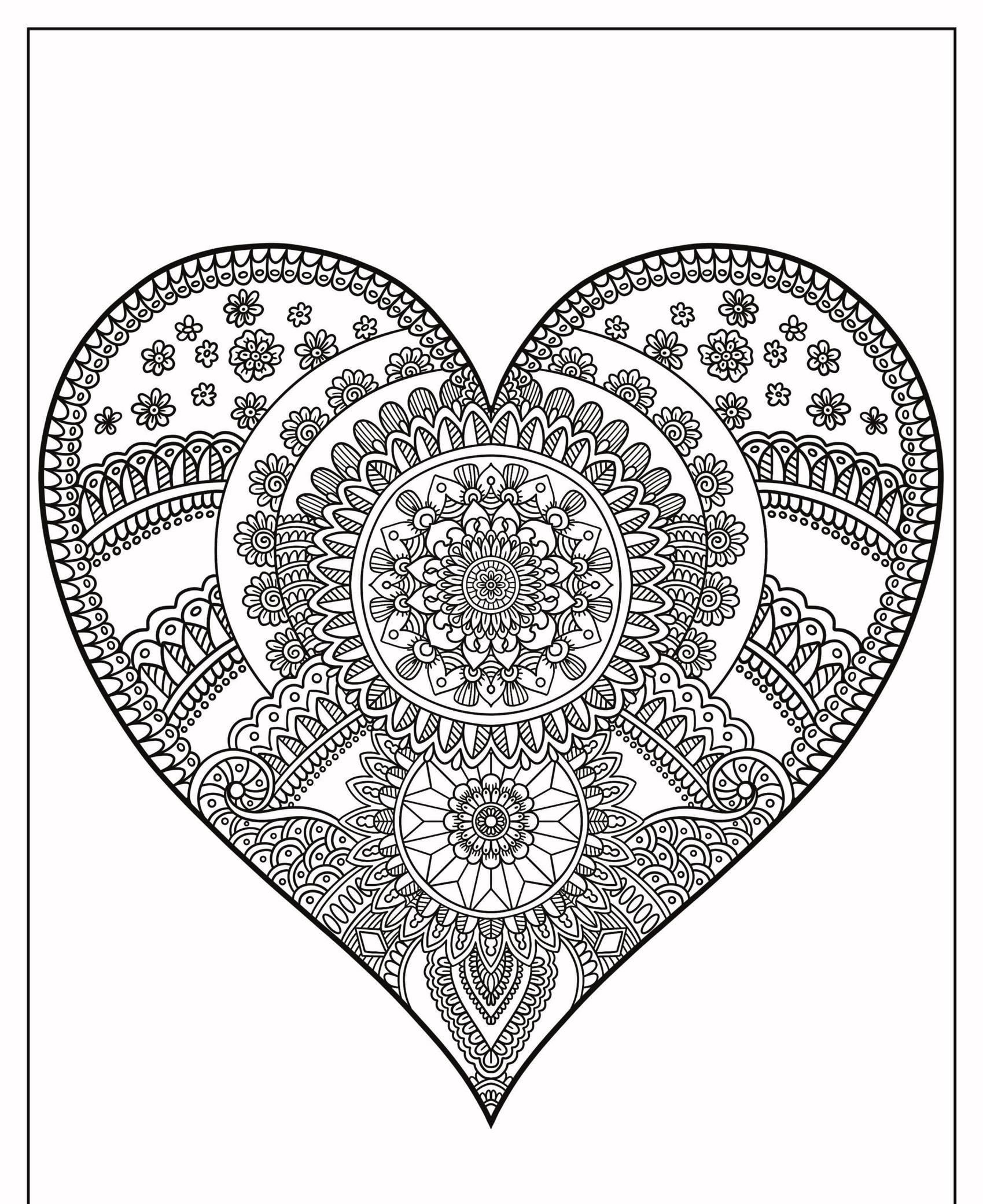 Uma mandala em formato de coração com padrões simétricos e intrincados e detalhes florais em preto e branco, perfeita para entusiastas de colorir que gostam de desenhos elaborados. Para Colorir.