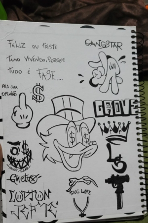 Uma página de caderno fácil com Desenhos de criação em estilo grafite, apresentando frases em português, um cifrão, um pato e vários símbolos. Para Colorir.