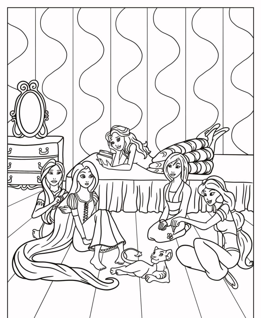 Cinco meninas reunidas em uma sala, uma escovando os cabelos, uma lendo na cama e um gato brincando com outra menina que está admirando desenhos para colorir de princesas da Disney.