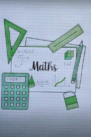 Anotações de matemática com vários materiais de papelaria verde, incluindo uma calculadora, régua triangular, transferidor e papel quadriculado, tudo cuidadosamente coberto pela capa do caderno.