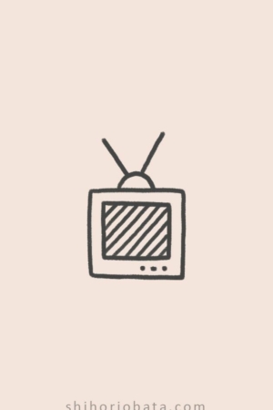 Esboço simples de uma TV vintage com antenas em um fundo bege. Desenhos estilo pequeno com texto na parte inferior dizendo "shihoriobata.com. Para desenhar -