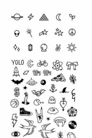 Uma coleção de pequenos rabiscos pretos, ou desenhos pequenos, incluindo símbolos como estrelas, uma bicicleta, um sinal de paz, um foguete e a palavra "YOLO". Para desenhar -