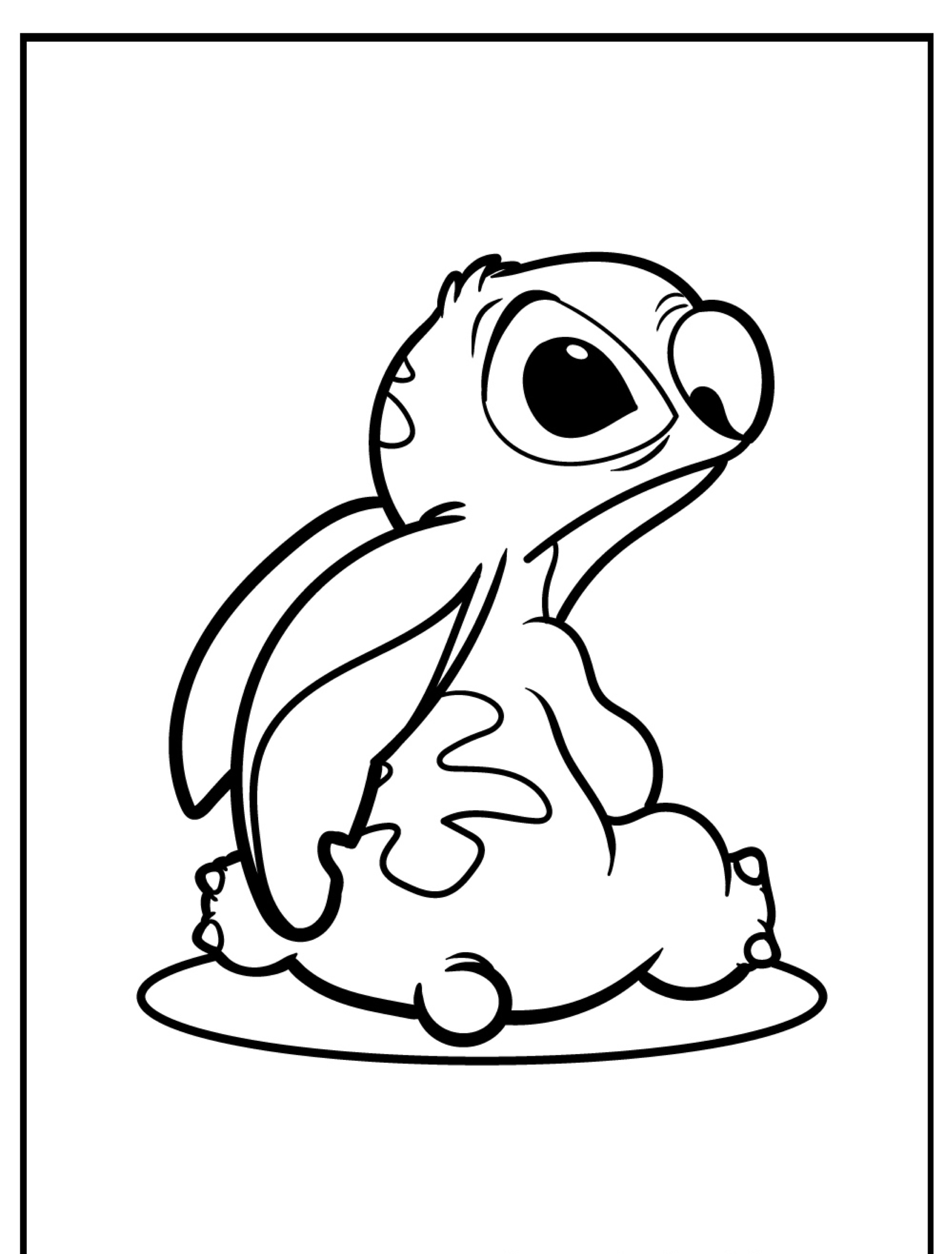 Um desenho simples em preto e branco do Stitch como uma criatura alienígena bebê com olhos grandes e orelhas caídas de Lilo & Stitch, perfeito para desenho ou colorir.